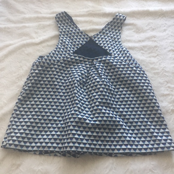 3/$20 Anthropologie HD in Paris Blue Geometric top - Picture 9 of 9